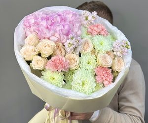 Букет пышный «Вторая весна🌸💕» с маттиолой, гортензией, диантусами, хризантемой кустовой