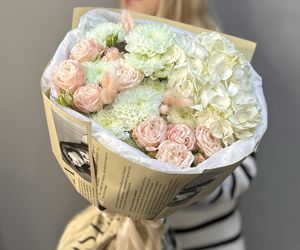 Букет «Цветаева» 🌸с гортензией, кустовой пионовидной розой, хризантемой , лагурусом
