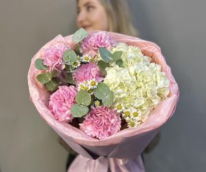 Букет «Такая родная» 💕🤍 с гортензией, ромашкой, диантусами и эвкалиптом